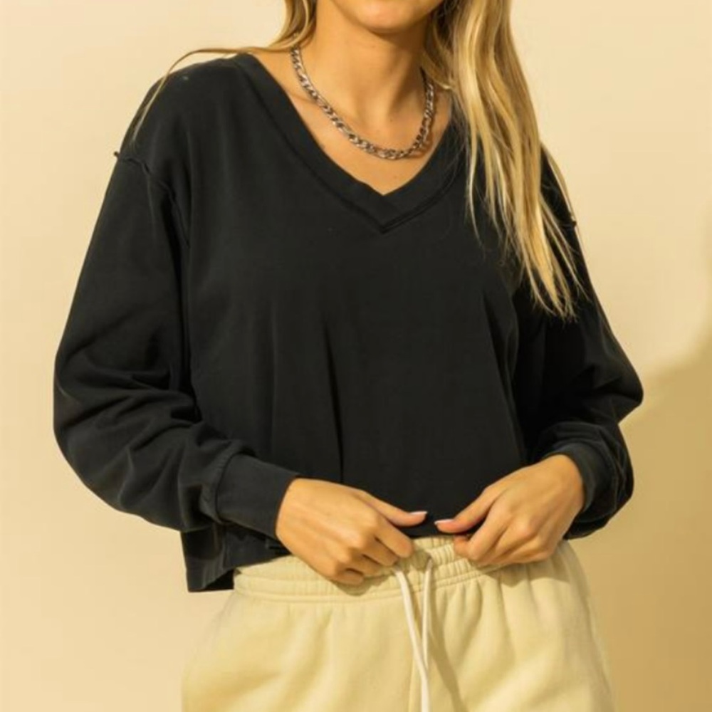 🆕Crop long sleeve vneck top